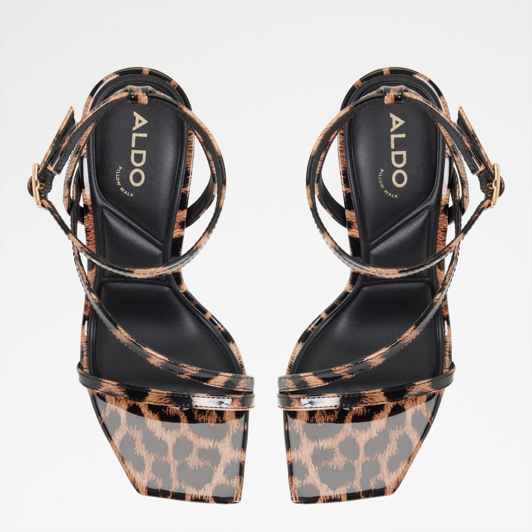 Sandálias em verniz preto, salto fino - SCINTILLA