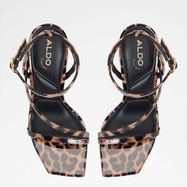 Sandálias em verniz preto, salto fino - SCINTILLA