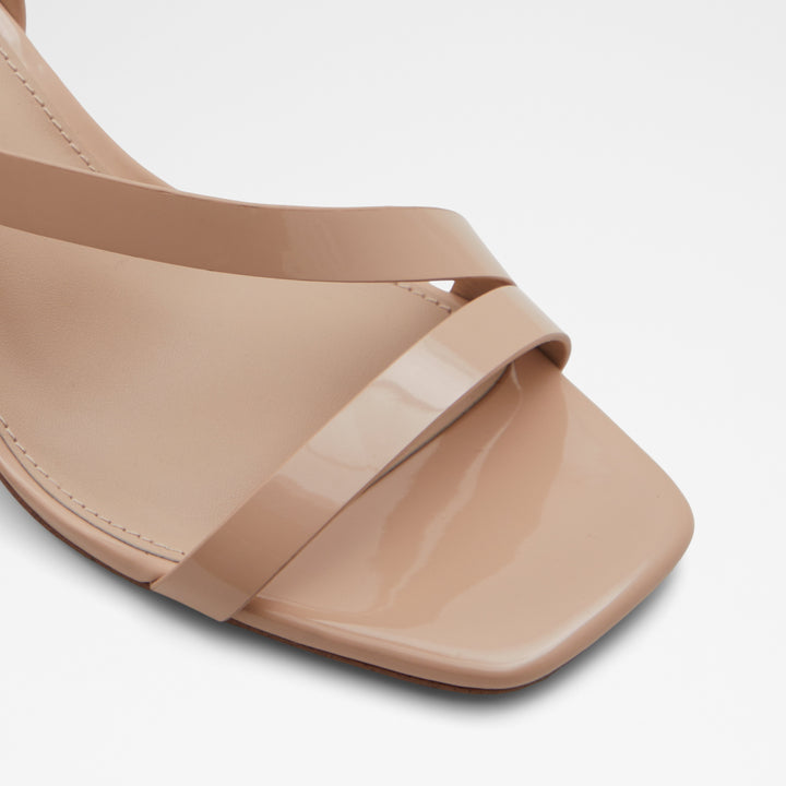 Sandálias em verniz bege, salto em bloco - SHENNA