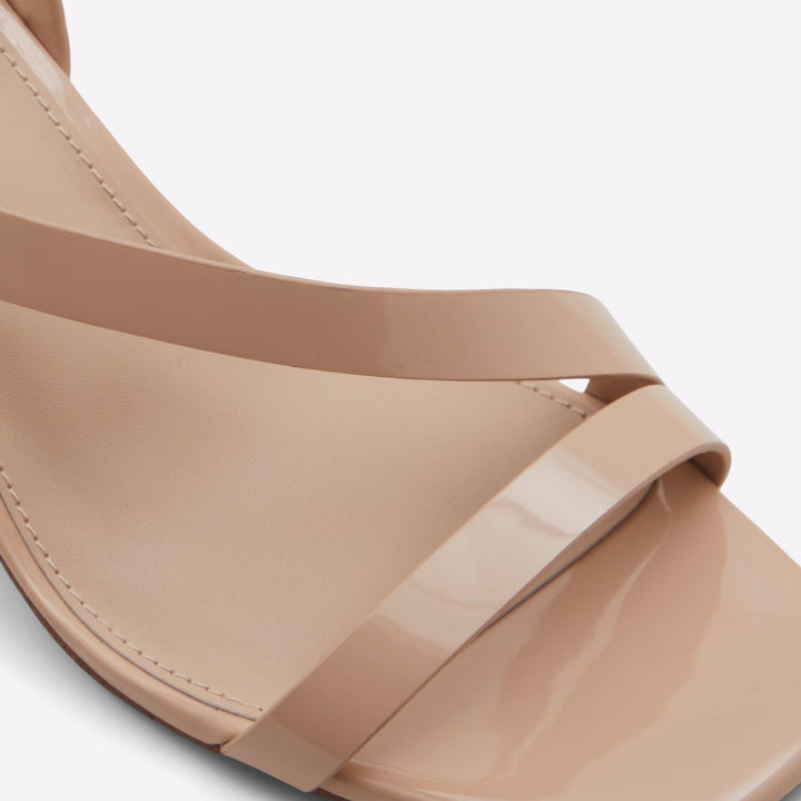 Sandálias em verniz bege, salto em bloco - SHENNA