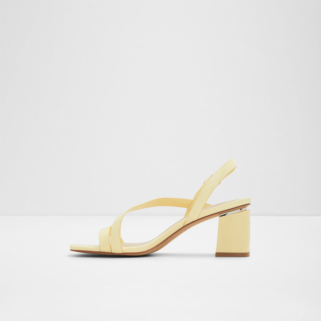 Sandálias em verniz amarelo, salto em bloco - SHENNA