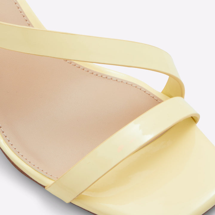 Sandálias em verniz amarelo, salto em bloco - SHENNA