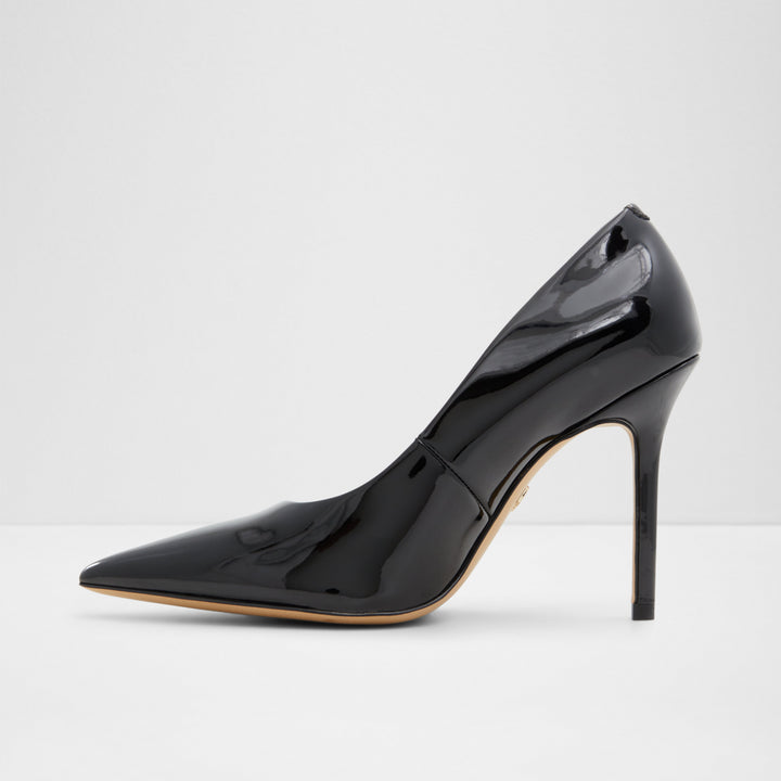 Sapatos em verniz preto, salto fino - SOCKEYE