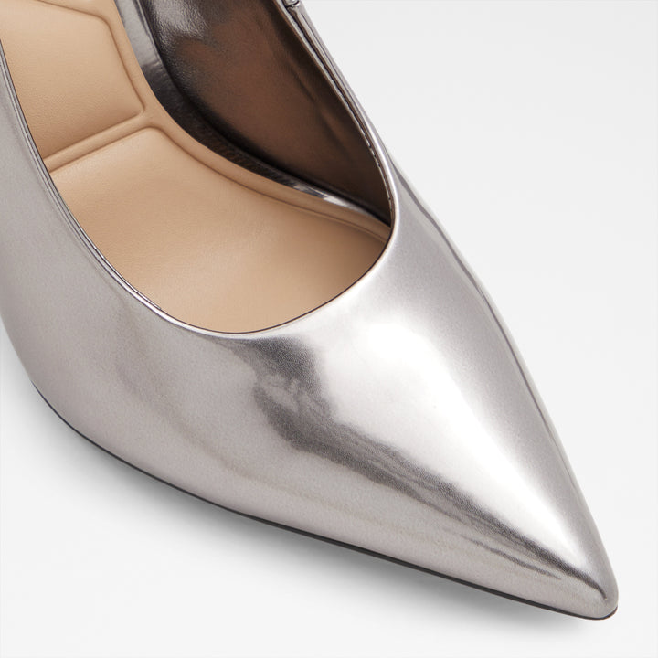 Sapatos em verniz prateado, salto fino - SOCKEYE
