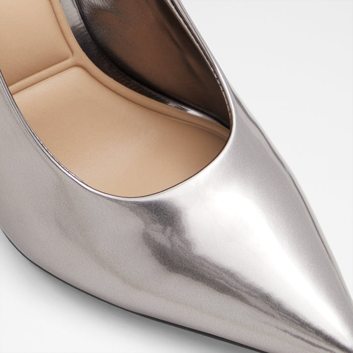 Sapatos em verniz prateado, salto fino - SOCKEYE