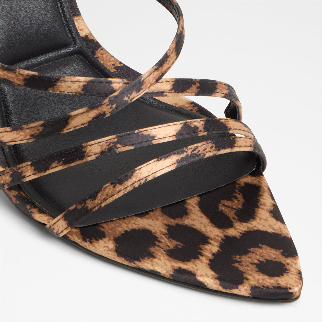 Sandálias em preto, salto fino - SOLANIA