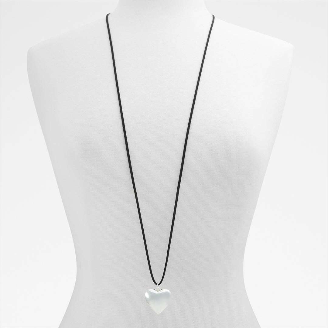 Colar em preto - STELA