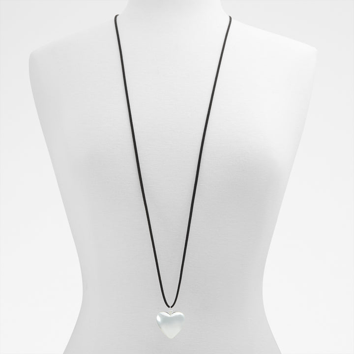 Colar em preto - STELA