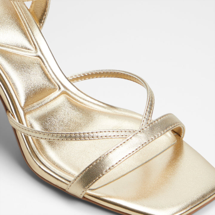 Sandálias em pele dourado, salto em bloco - STELLARE