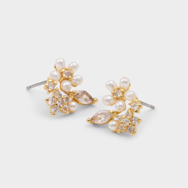 Brincos curtos em dourado - SWEETLOVE
