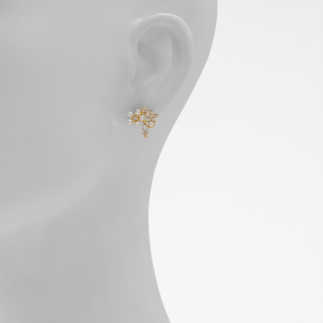 Brincos curtos em dourado - SWEETLOVE