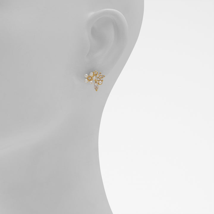 Brincos curtos em dourado - SWEETLOVE
