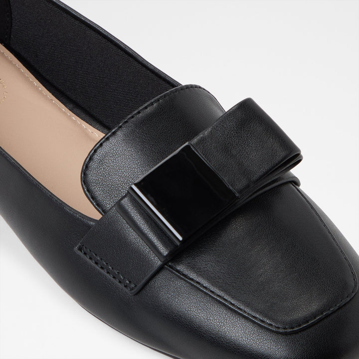 Sapatos rasos em preto - TALANANY