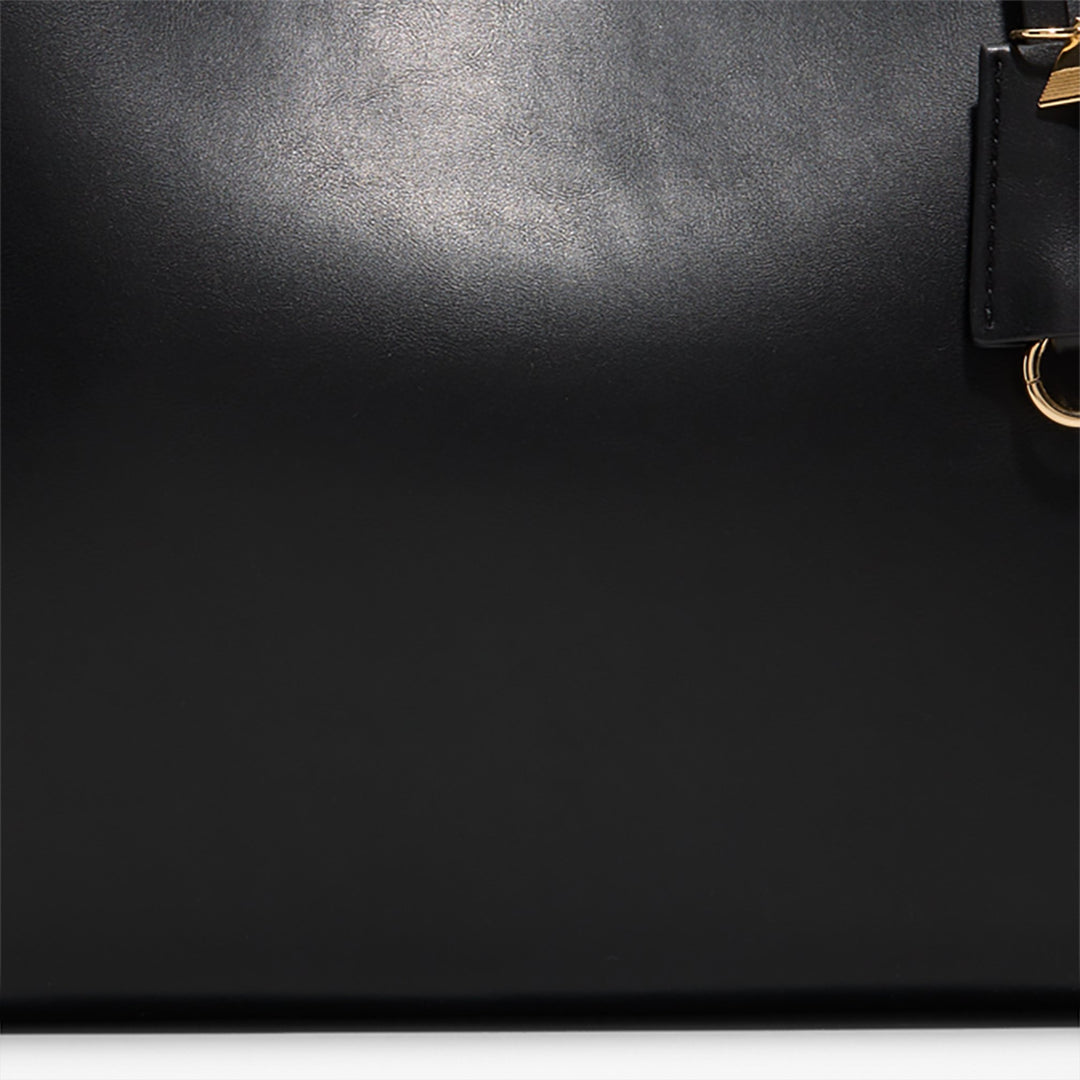 Mala de ombro em preto - TAMMERA