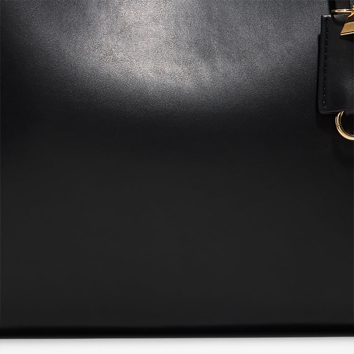 Mala de ombro em preto - TAMMERA