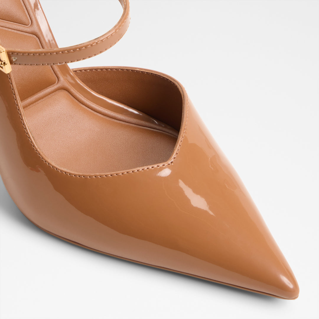 Sapatos em verniz cognac, salto fino - VIVENNE
