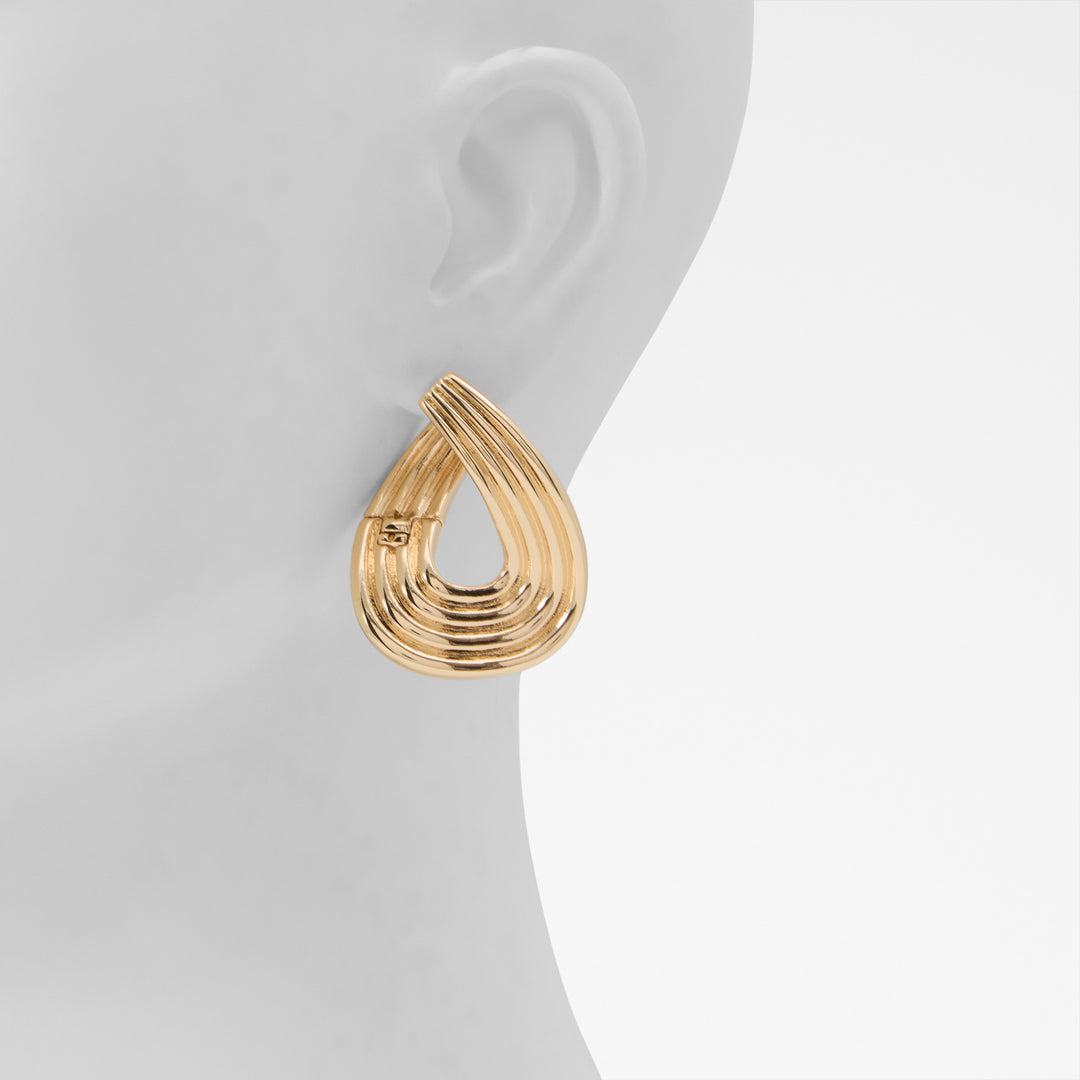 Brincos longos em dourado - ZORRAA